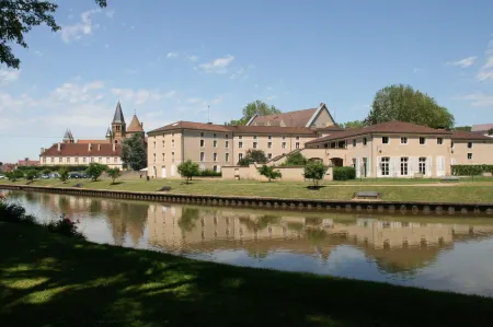 Hôtel le Prieuré Отели в г. Сен-Жульен-де-Сиври