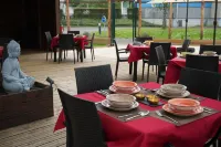 Resort & Camping - Val de Braye Hotels in Les Hayes