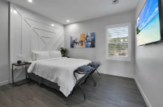 Luxurious Lakehouse Living