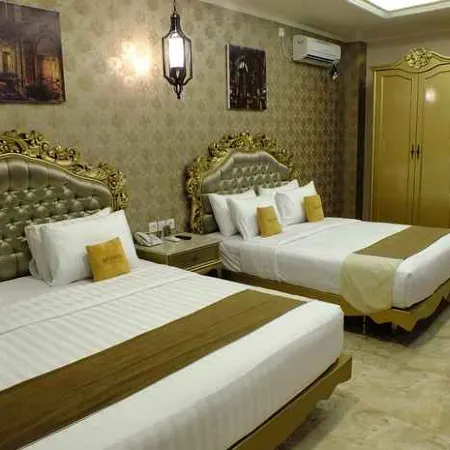Apple Green Hotel
