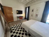 The 610 Flats: Vueve 'n Vogue #27