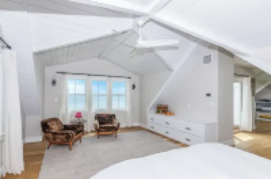 BAYVIEW New! 3BR/3 FB Sandy Beachfront Oasis w/ views over Buzzards Bay to Cape!