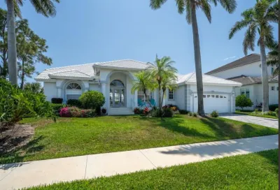 Stunning Sunsets, Spacious Waterfront Home