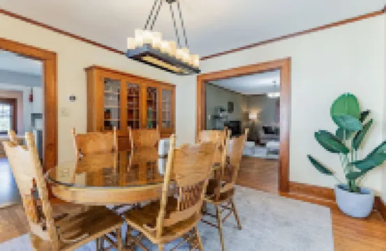 Modern Bungalow: spacious 3BR home near downtown Champaign & campus