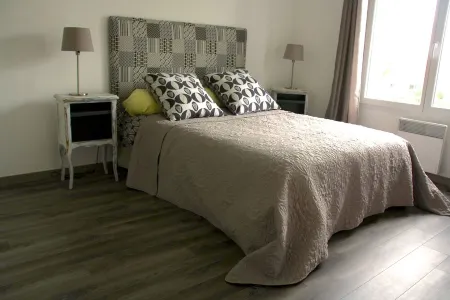 Flat T5 luminous of 100 m2 (3 rooms) with balcony and parking