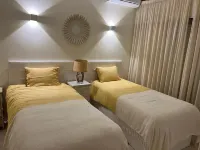 Cosy 2 bedroom apartment near the Praia da Rocha Hotels in Praia da Rocha