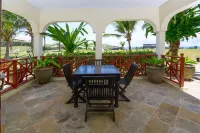 Blue Bay Cove - Beach Side Apartment