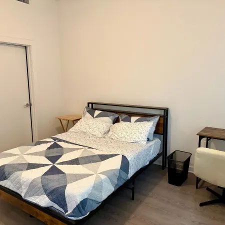 Charming 1-bedroom apartment with WiFi, fitness room in welcoming Leander Отели в г. Леандер