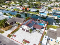 Luxury Waterfront Home DOCK POOL JACUZZI KAYAKS