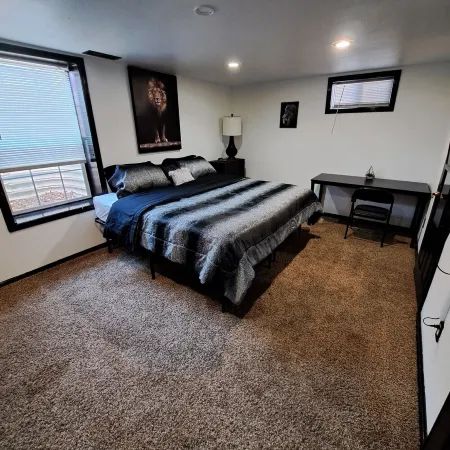 Modern - 4 Bedroom - Pool Table- No Chores - No Contact Check In- Отели рядом с достопримечательностью «Мелалейка Филд»