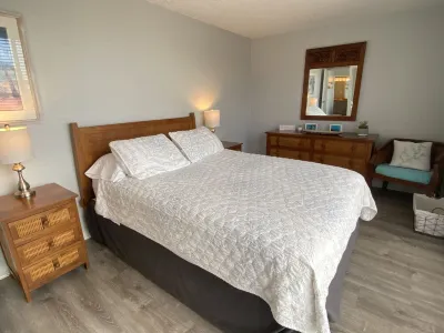 A One Bedroom Gem at the Diamond Head Beach Hotel - Queen Suite 602 Sleeps 4 다이아몬드 헤드 호텔