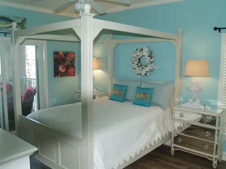 Lovely 3 Bedroom Condo on Lake Martin 2 Pools & Boat Dock