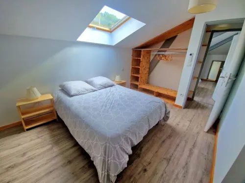 Near Bordeaux center: town house + parking space 瑟農住宿飯店