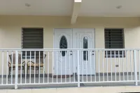 2 bedroom w/ 2 en-suite private bathrooms - 1mile from Cruz Bay