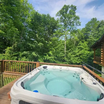 Hogwarts Hideaway -XL Outdoor Deck/Scenic Hot Tub/Movie Theater in Private Woods