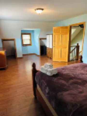 Very peaceful 3 bedroom, 2 1/2 baths cabin  within minutes of RRGorge and NB.