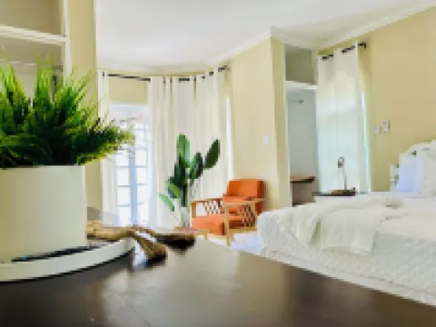 Falcon Islandviews Condo-Free Airport Transportation-24/7 Security-Gated Complex โรงแรมใน