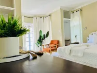 Falcon Islandviews Condo-Free Airport Transportation-24/7 Security-Gated Complex