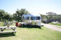 Funky Airstream -Stunning Tin Mine Views-10mins Surf/Surf Beaches-Free WiFi-Dogs Hotels in Truro