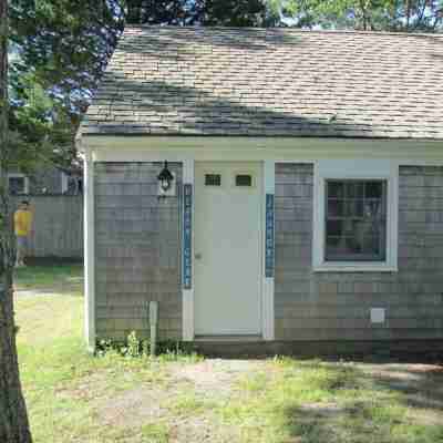 78 Seaview Ave, rear unit. Big Private Yard, 10 Minute Walk to Beaches! Hotel Exterior
