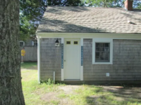 78 Seaview Ave, rear unit. Big Private Yard, 10 Minute Walk to Beaches!