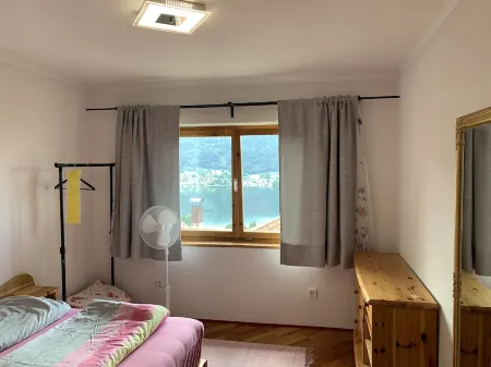 Cozy house with lake view