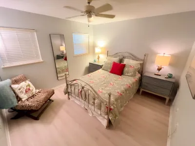 Ocean Drive Oasis in Vero Beach - 2br/2ba  - mere steps to everything!!! Hotels near Vero Beach Dog Park