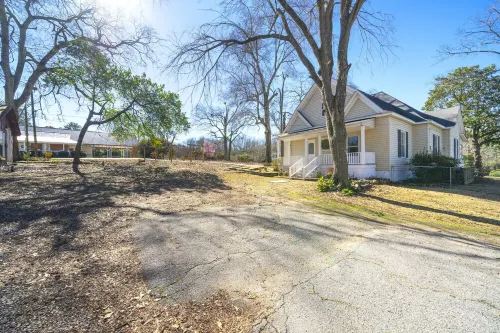 Remodeled Historical Home in Downtown Warm Springs
