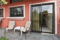 Las Palmas 1BR+Loft w/ Pool—Walk to Beach & Dining