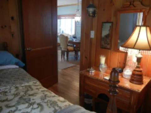 Beach Cottage - James River - Ferry End Cottages - Jamestown & Williamsburg