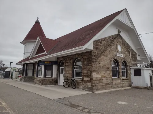 Luxury Two Bedroom Apartment- Walk to GO Station and downtown Georgetown Hotels in Halton Hills