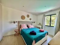 Contemporary villa with pool, 10 minutes from the beach!