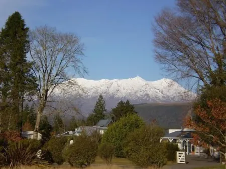 Turquoise Lodge, National Park  36 Carroll Street National Park Отели рядом с достопримечательностью «Whakapapaiti Hut»