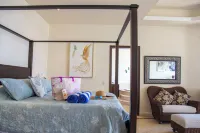 Gorgeous Two-Story Penthouse Private Community on the Beach!