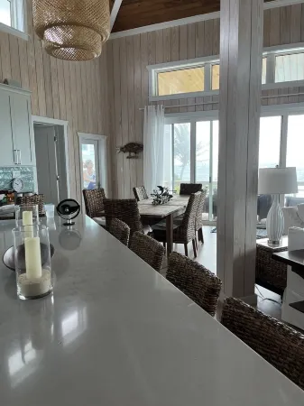 RockPoint:  Stunning waterfront villa with the most beautiful view on Elbow Cay Отели в г. Элбоу Кей