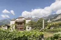 Exclusive living in the midst of vineyards and apple fields Hotels in Kurtatsch an der WeinstraBe