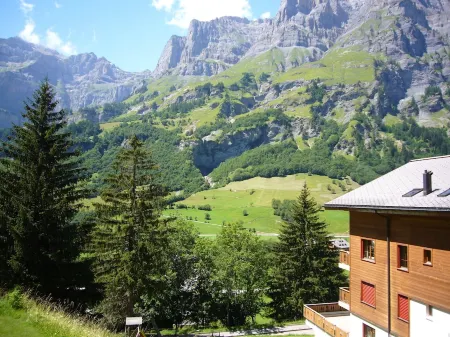 Stylish Apartment in the Ski and Thermal Spa Resort of Leukerbad Отели рядом с достопримечательностью «Klettersteig Gemmi-Daubenhorn»