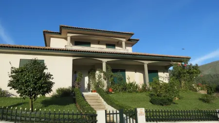 Refúgio de Selores Отели рядом с достопримечательностью «Estação da Biodiversidade do Parque Molinológico»