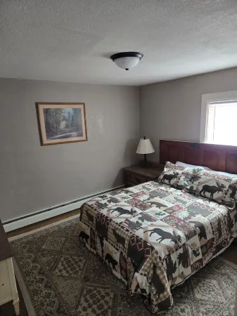 Charming 3-bedroom apartment with WiFi, AC in wonderful Bessemer