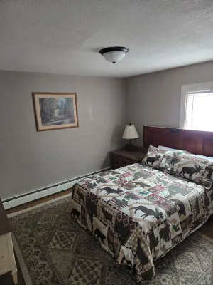 Charming 3-bedroom apartment with WiFi, AC in wonderful Bessemer