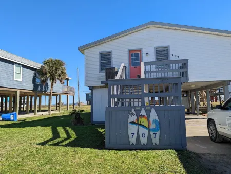 Charming recently updated beach house with ocean views, sleeps 8