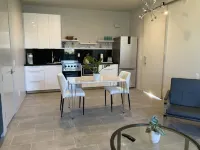 Private spool Guesthouse oasis near downtown