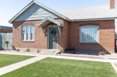 Beautifully Updated Historic Home conveniently located in downtown Mesa! Hotels near Rainbow Shops