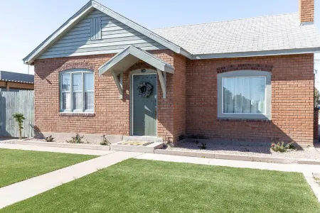 Beautifully Updated Historic Home conveniently located in downtown Mesa! Отели рядом с достопримечательностью «Аризона Музеум оф Нэчурал Хистори»