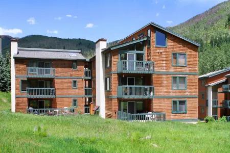 Awesome Location, Super Clean Only a Few Steps to the Free Bus