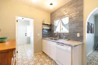 Beautifully Updated Historic Home conveniently located in downtown Mesa!