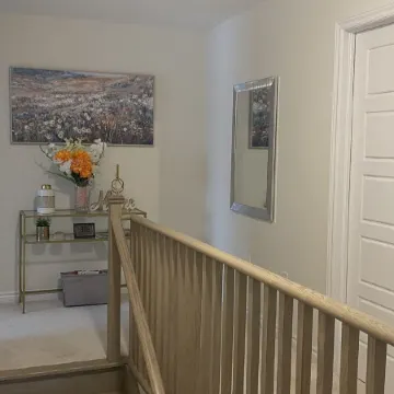 Beautiful newly built house, 10 mins drive away  from Niagara Falls &outlet mall