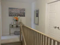 Beautiful newly built house, 10 mins drive away  from Niagara Falls &outlet mall Hotels in Thorold