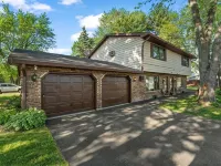 Balcony/Patio/ Fenced Yard/ Attached Garage/near Beach, Park /close to Chicago Hotels in Chesterton