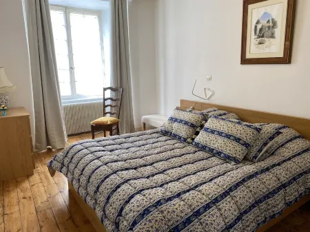 AT HOME... at Chez vous in the 15th-16th century CHANOINERIE Отели в г. Бриуд